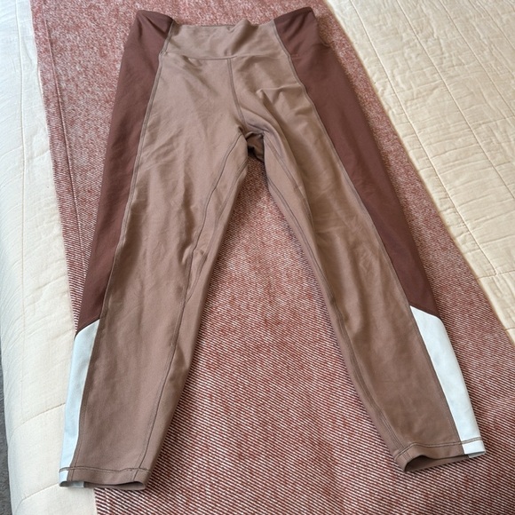 Abercrombie & Fitch Willow Colorblock YPB ScultLUX 7/8 High Waisted Leggings - Picture 4 of 6